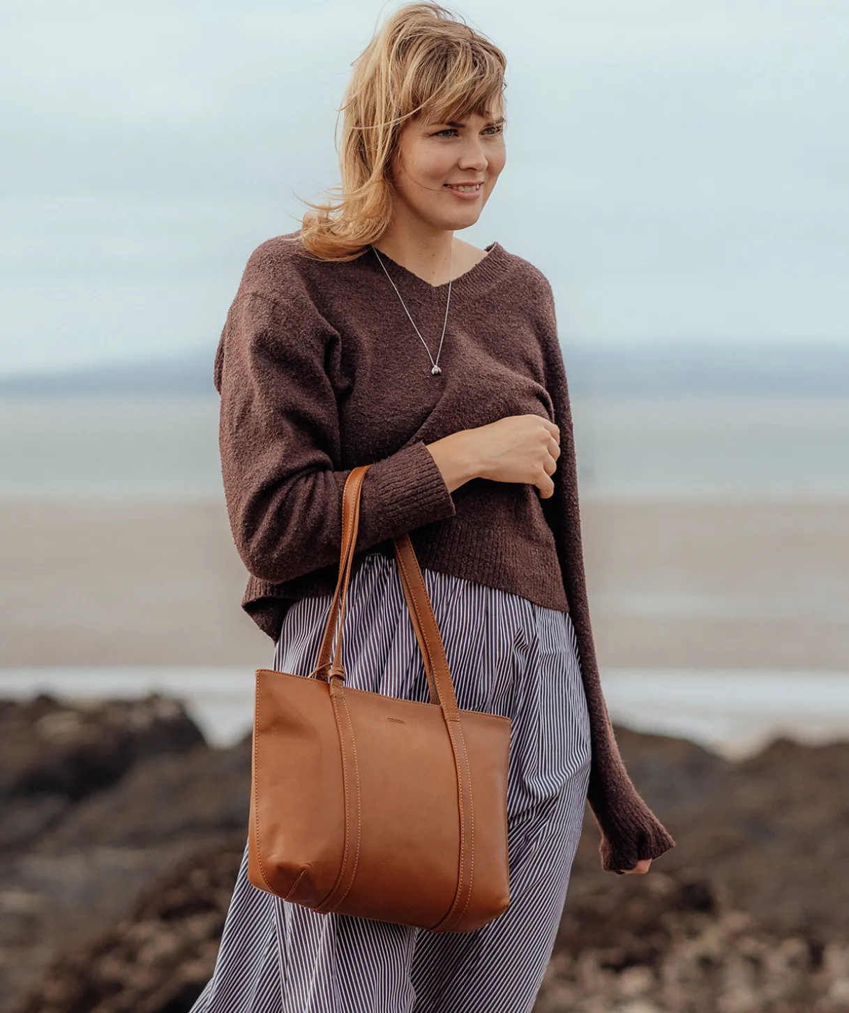 Ausha' Dark Tan Leather Tote Bag