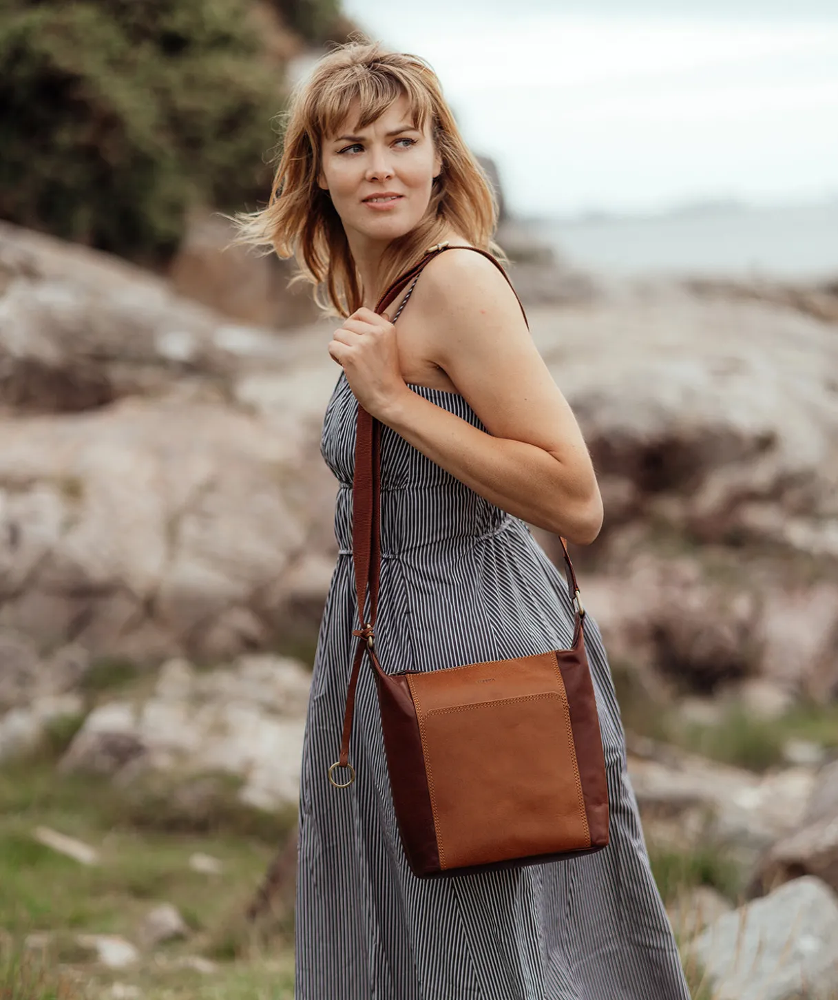 Indigo' Conker Brown & Dark Tan Leather Shoulder Bag